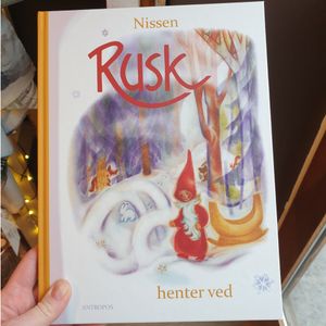 Hovedbilde "Nissen Rusk henter ved" av Grete Folkmann H&aring;gvar